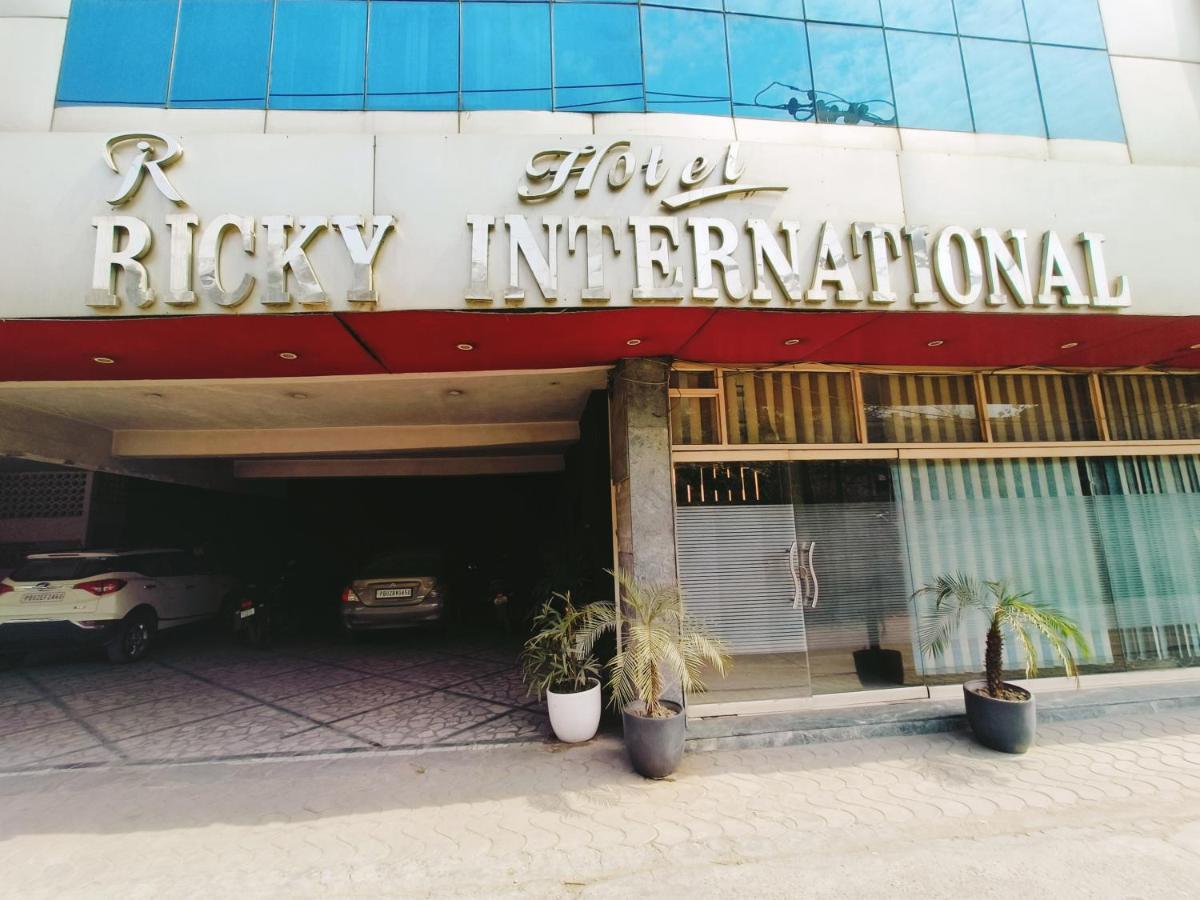 Hotel Ricky International Amritsar Eksteriør bilde